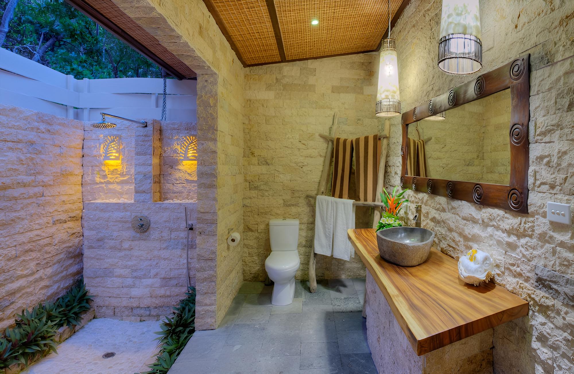 Beachfront Villa photo 3