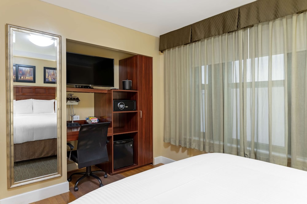 Standard Room, 1 Queen Bed, Accessible, Non Smoking