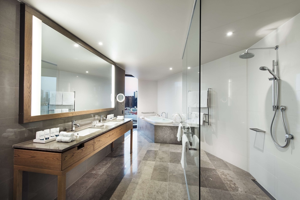 Panoramic Suite (Pacific Club Access)
