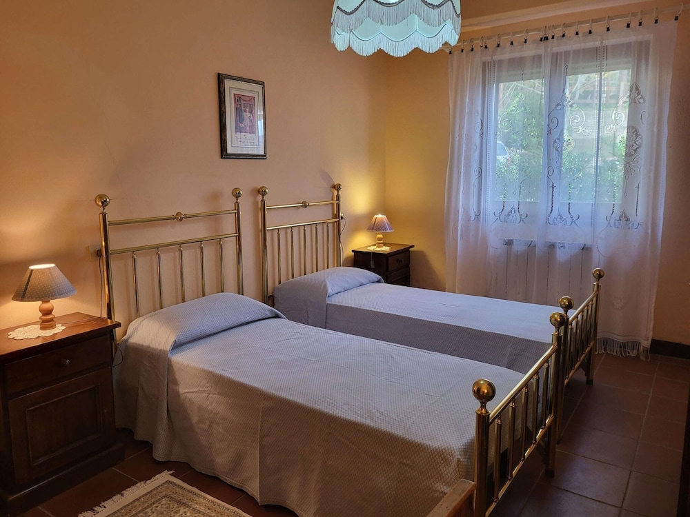 Classic House, 5 Bedrooms photo 1