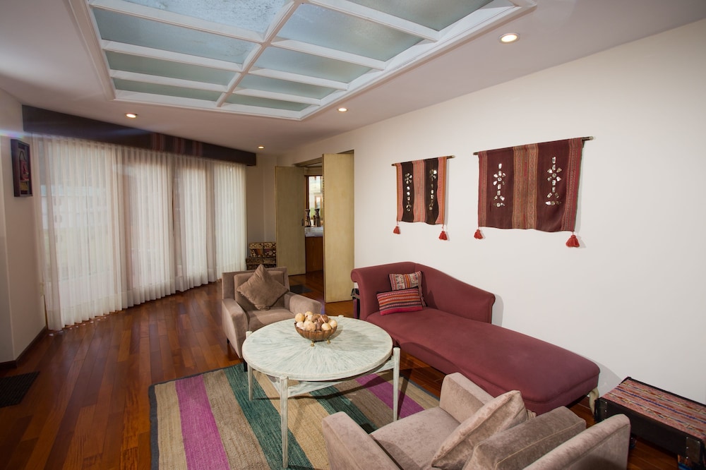 Deluxe Suite, 2 Bedrooms, Jetted Tub photo 3