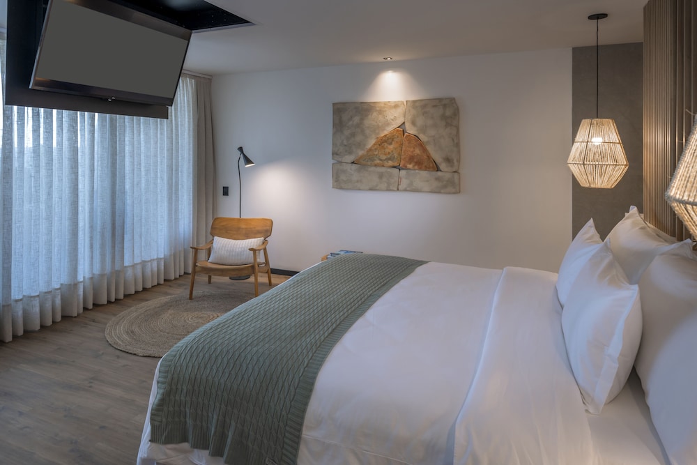 Exclusive Suite, 1 Bedroom, Private Pool, Beach View thumbnail 6