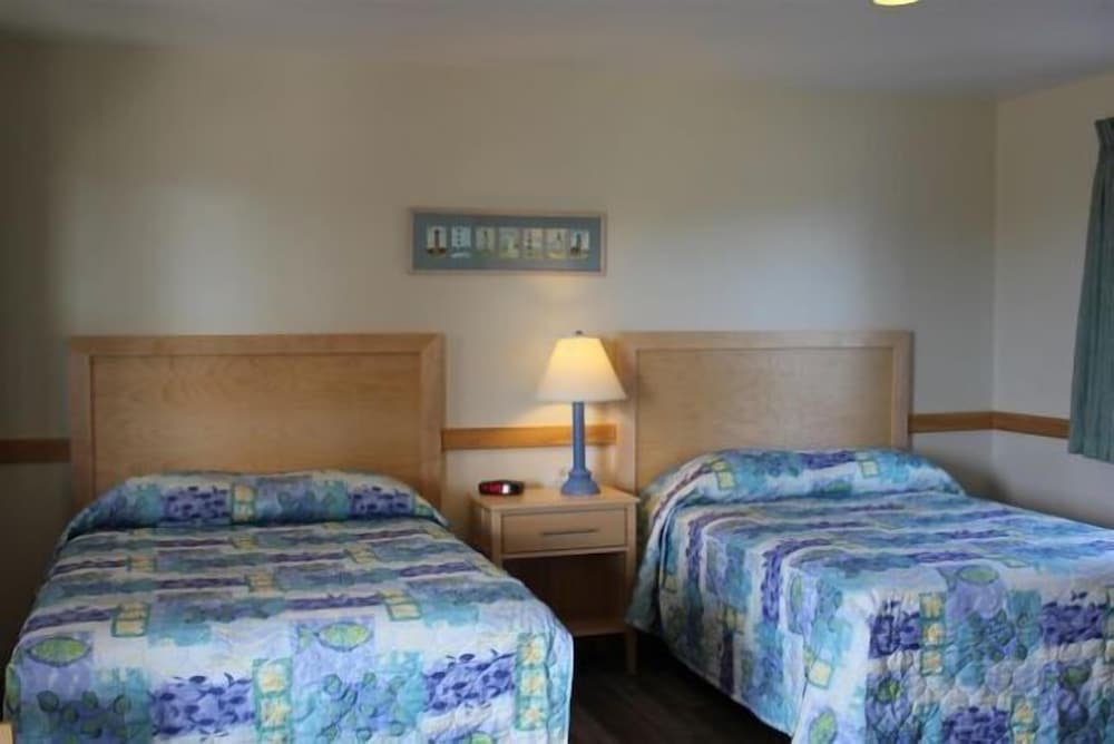 Signature Room, 2 Double Beds, Pool View, Poolside photo 1