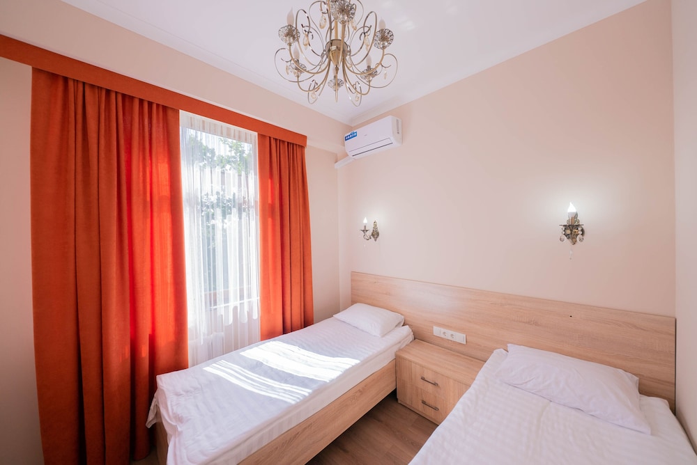 Economy Twin Room, Mixed Dorm