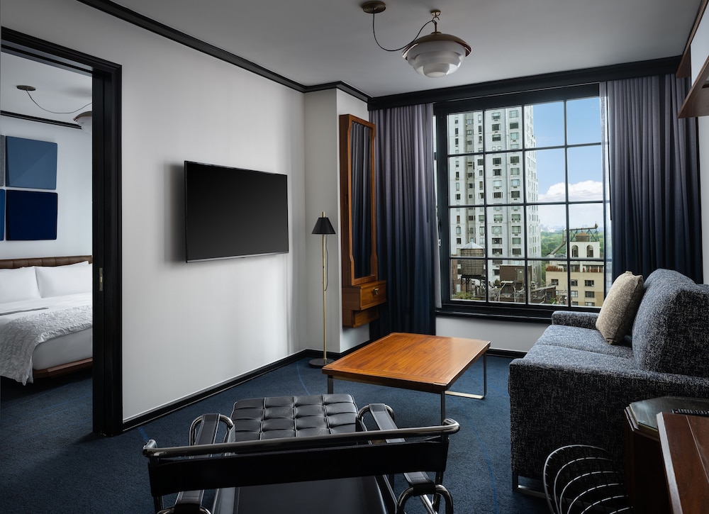Suite, 1 Bedroom thumbnail 5
