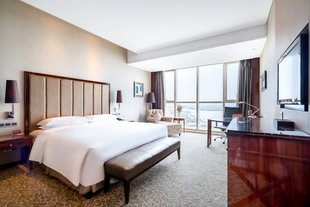 Standard Room, 1 King Bed, River View