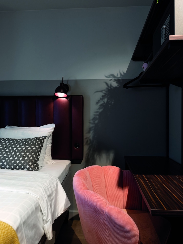 Double Room (Small) - Photo 2