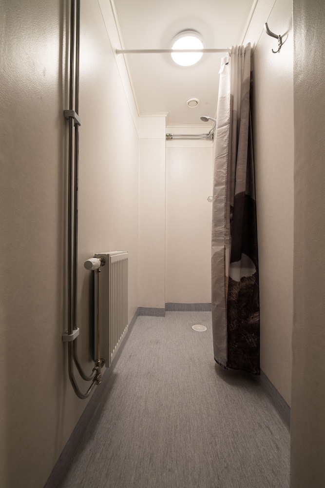 Economy Quadruple Room, Multiple Beds, Shared Bathroom photo 2