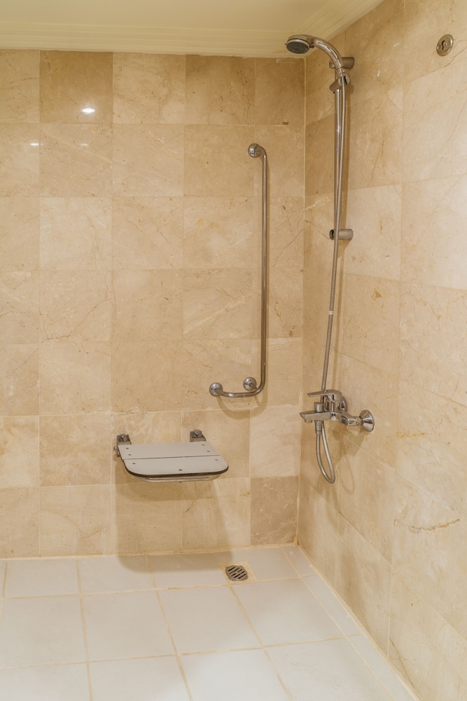 Standard Room, 1 Double Bed, Accessible - Photo 6