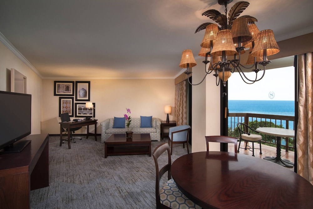 Club Suite, 1 Bedroom, Balcony - Photo 3