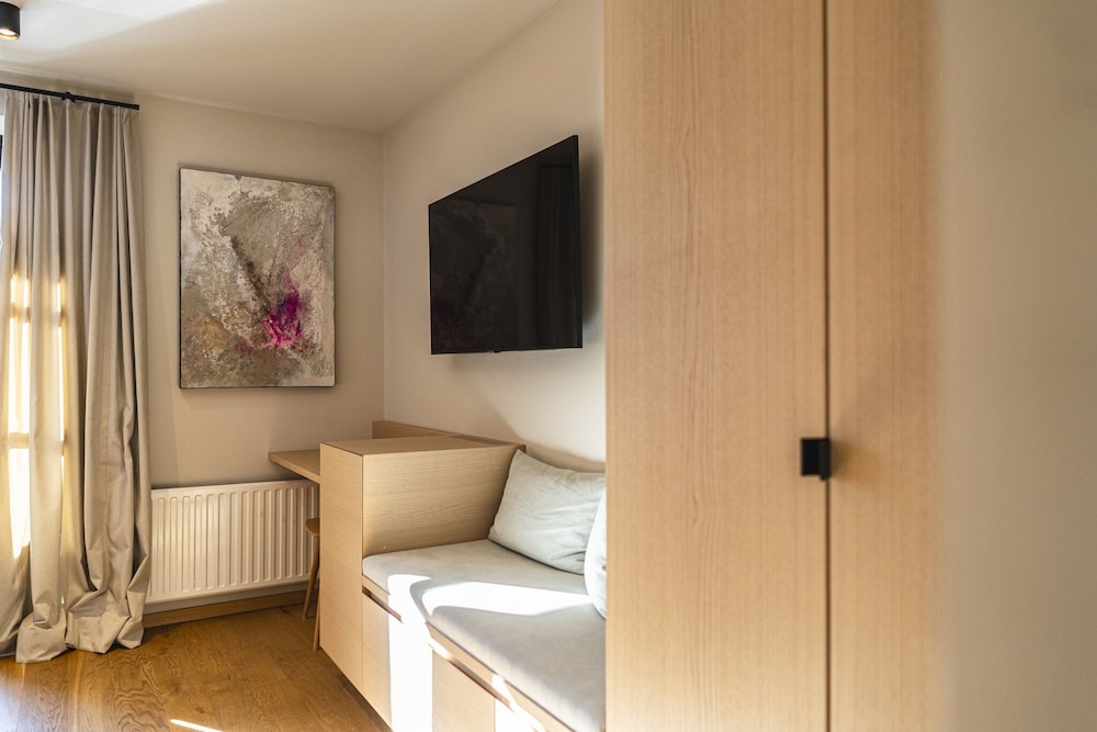 Classic Room, 1 Bedroom, Non Smoking, Mountain View photo 3