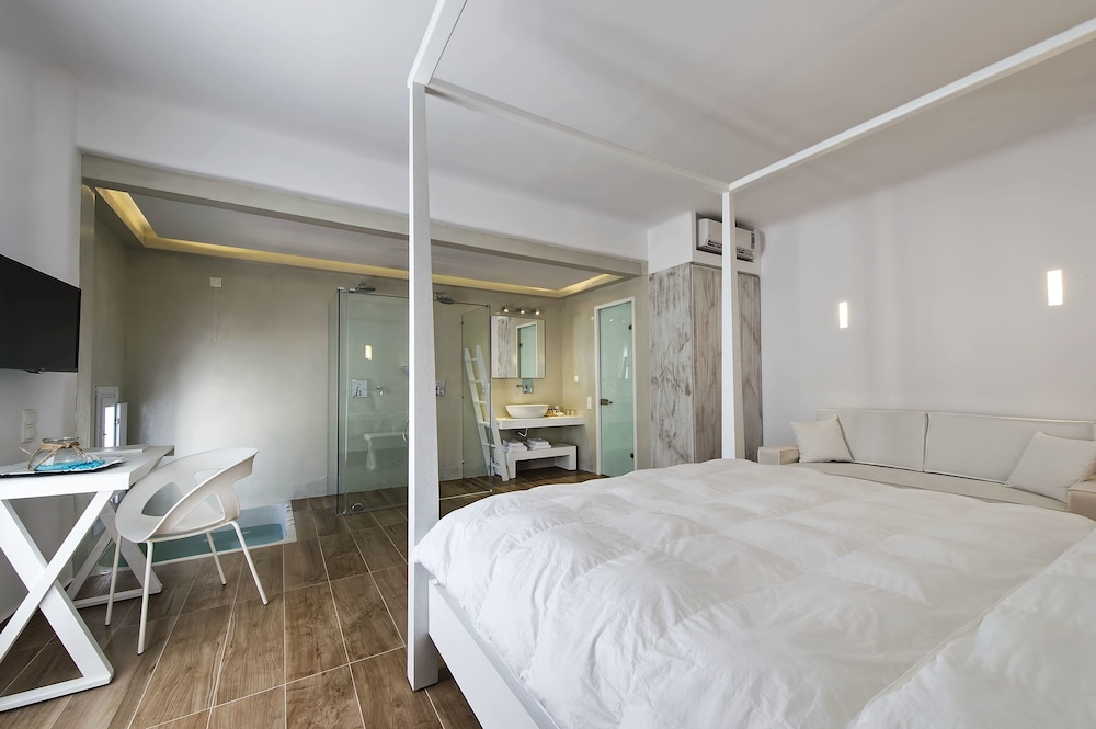 Honeymoon Suite, Hot Tub - Photo 2