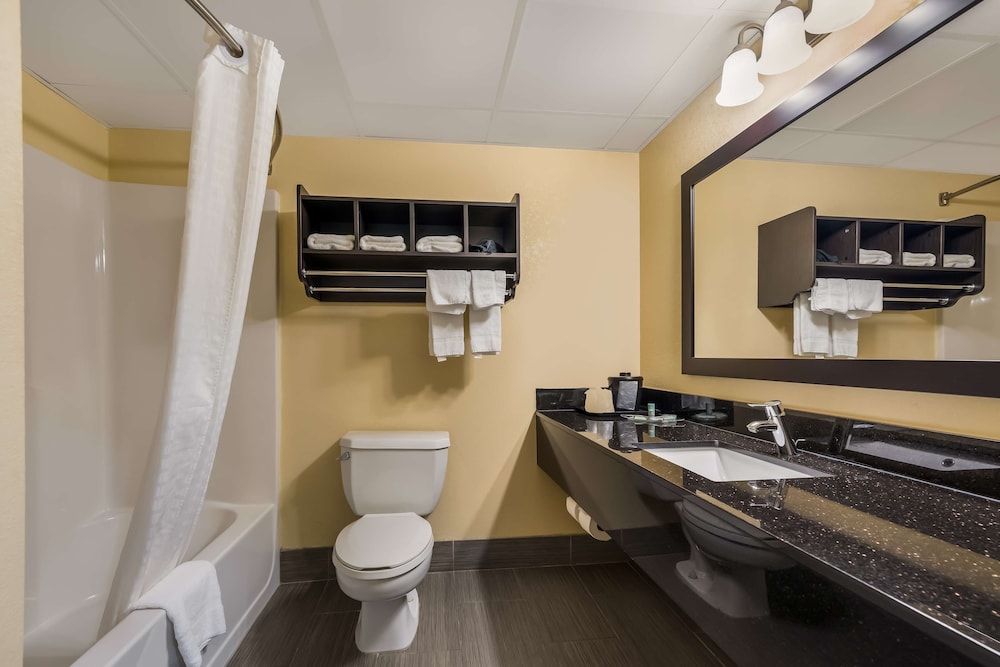 Suite, 2 Queen Beds, Non Smoking, Refrigerator & Microwave (with Sofabed) - Photo 5