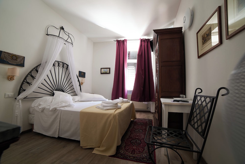 Standard Double Room photo 2