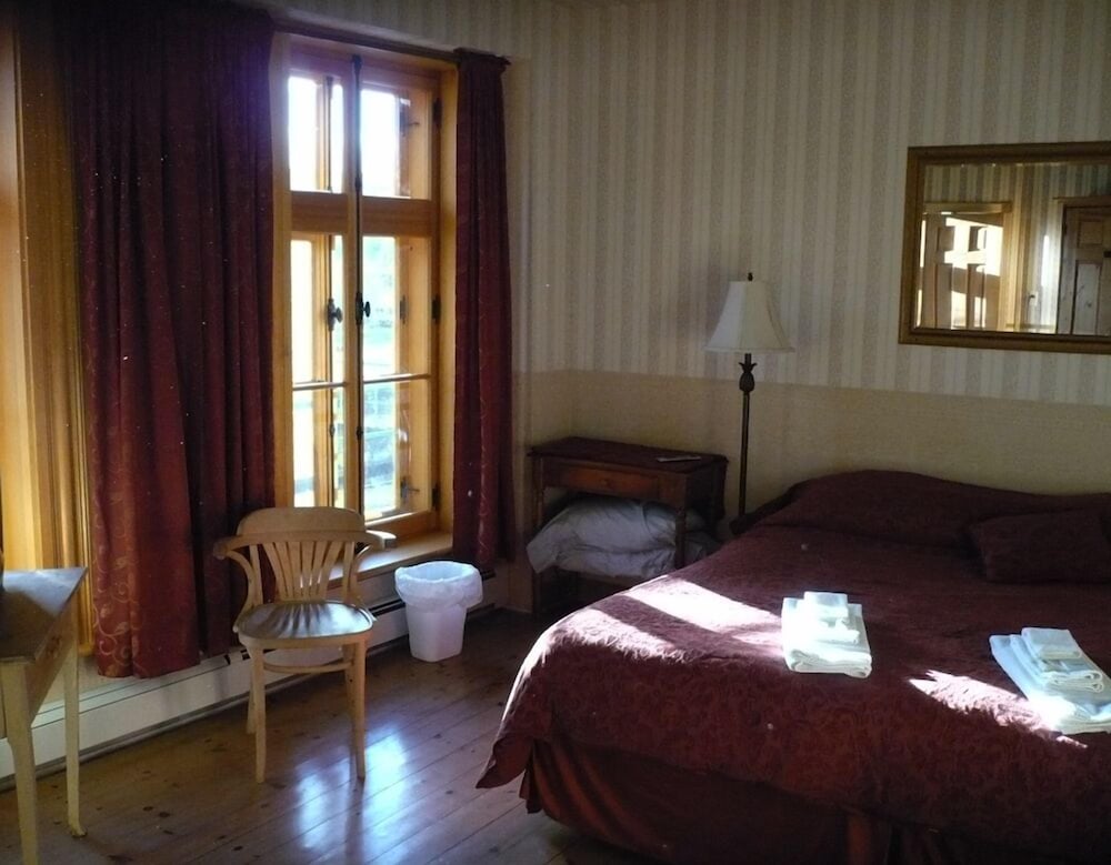 Superior Room (Duschesneau)