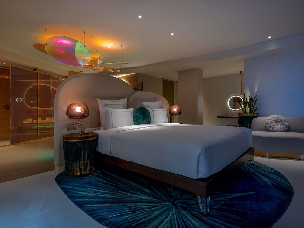 Suite, 1 King Bed, Balcony - Photo 3