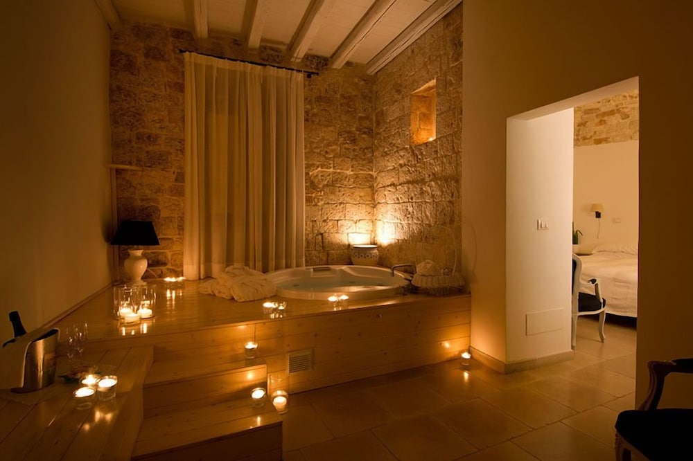 Junior Suite, Jetted Tub - Photo 1