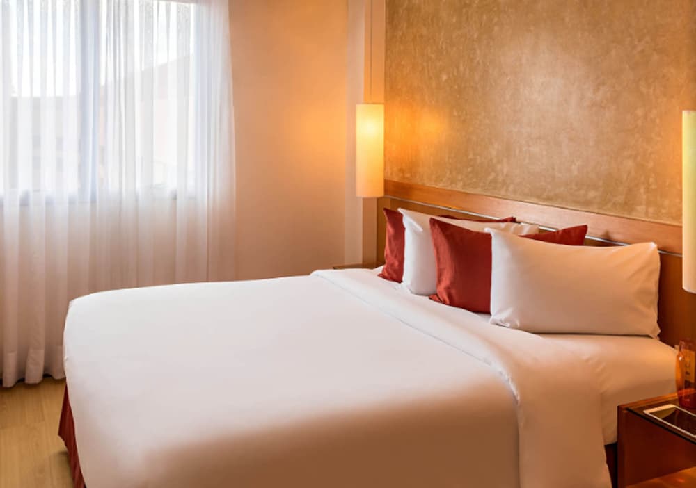 Standard Room, 1 Queen Bed - Photo 1