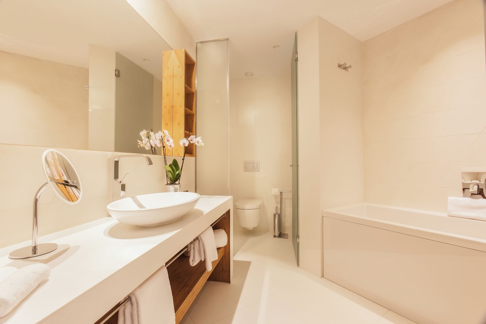Suite (Sagrada Familia | Single Use)