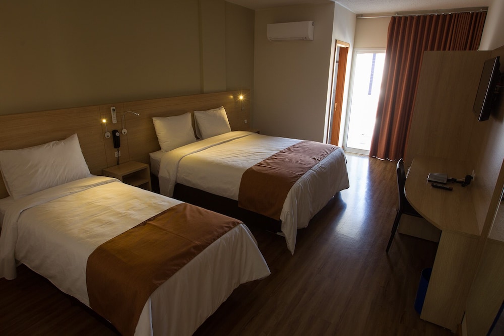 Triple Room, City View