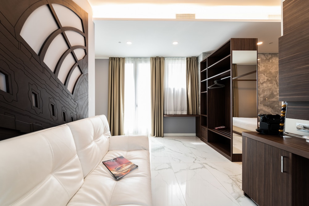 Suite, Jetted Tub, Terrace (Galleria) photo 3
