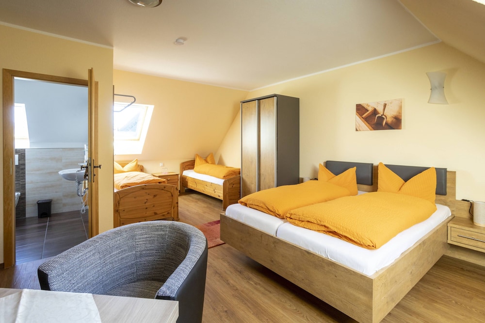 Family Quadruple Room photo 2