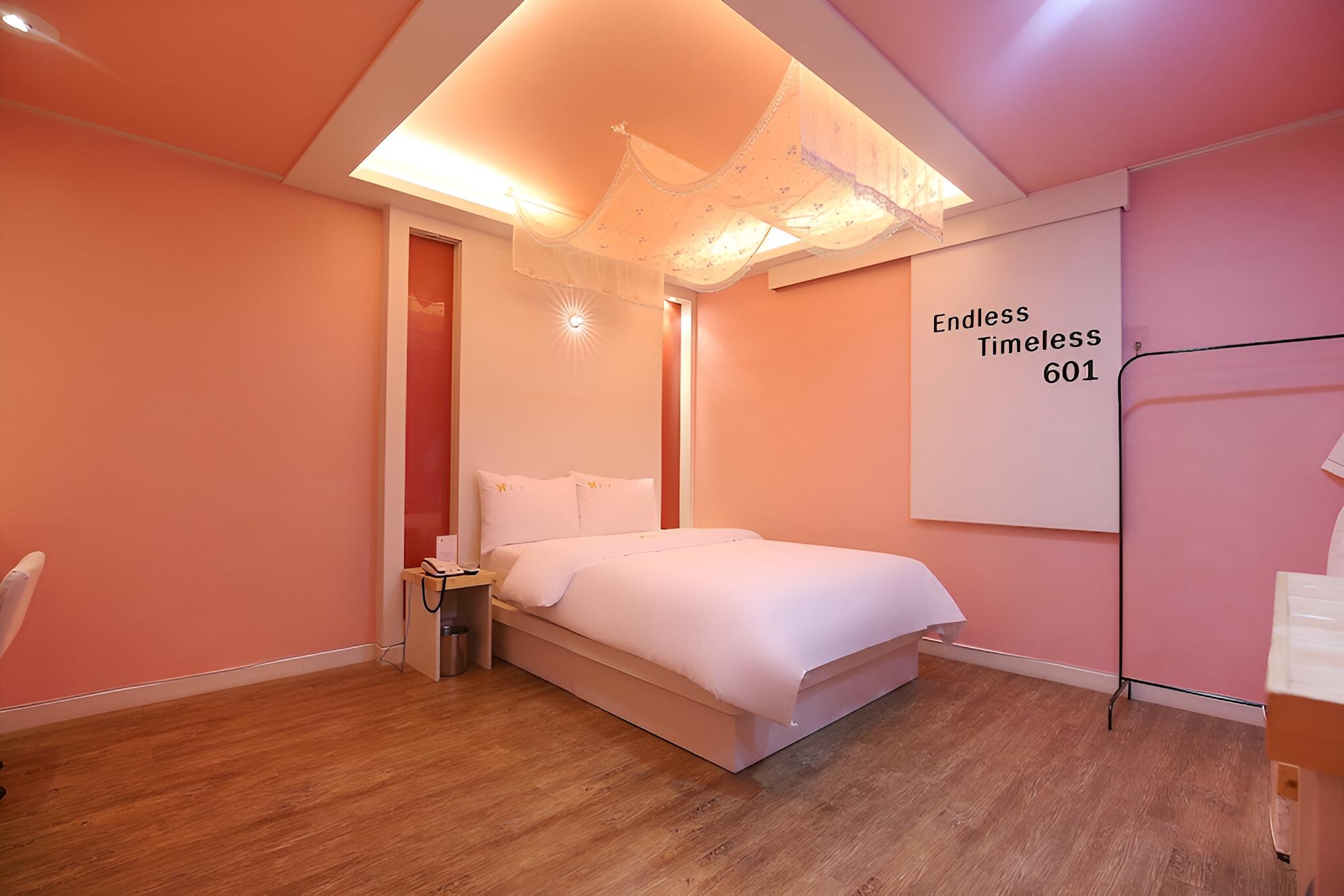 Room (Semi suite (net Netflix service YouTu) photo 2