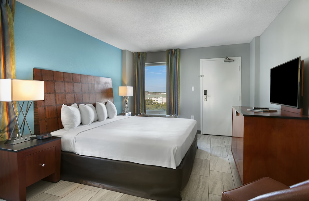 Suite, Jetted Tub, Oceanfront - Photo 2