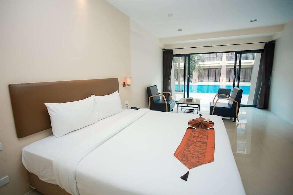 Deluxe Pool Access, Double Bed photo 2