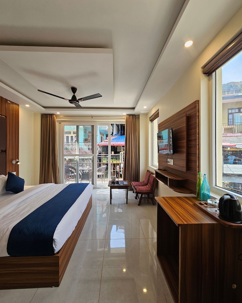 Deluxe Double Room, Balcony, Hill View
