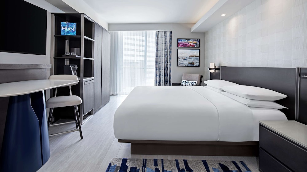 Room, 1 King Bed, Accessible, Balcony (Shower) - Photo 3