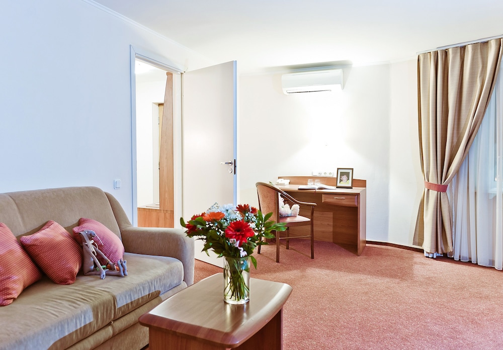 Family Room, 1 Double Bed with Sofa bed photo 1
