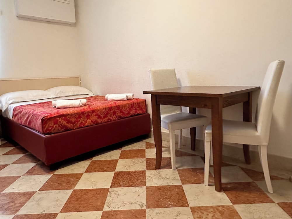 Comfort Room, 1 Large Twin Bed, Mobility Accessible, Kitchen photo 2