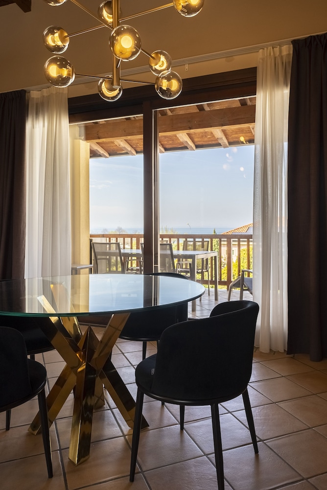 Elite Suite, 2 Bedrooms, Lake View - Photo 8