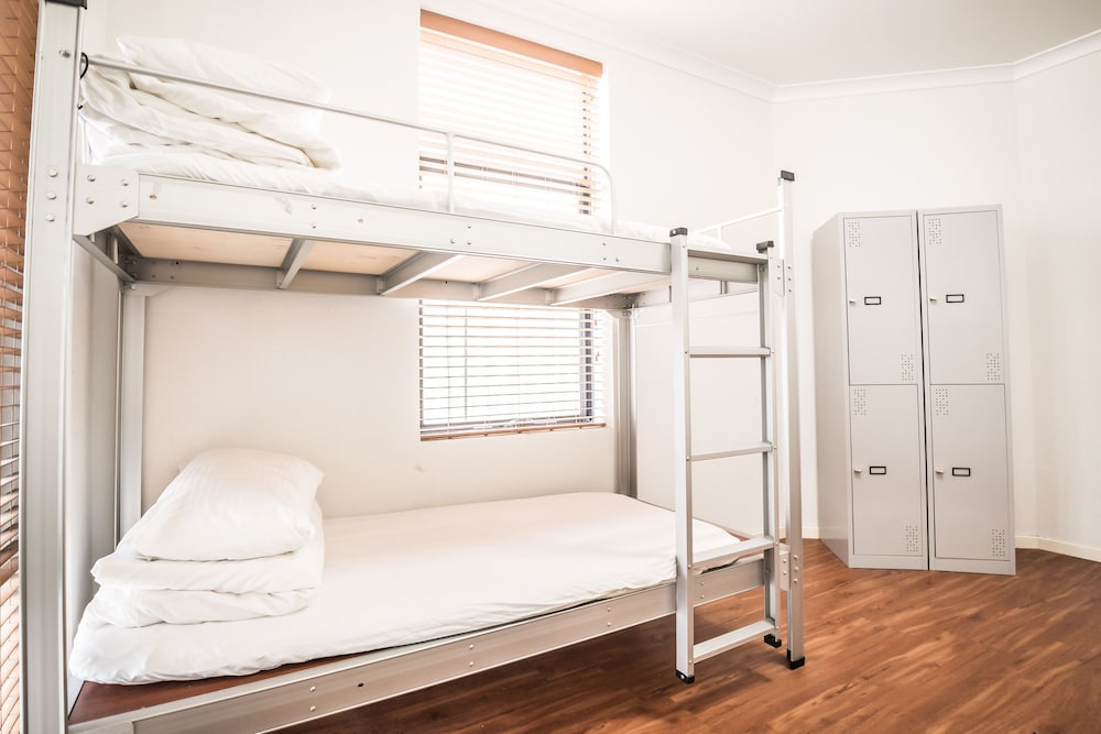 6 Bed Mixed Dorm photo 2