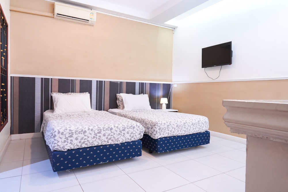 Deluxe Twin Room - Photo 11