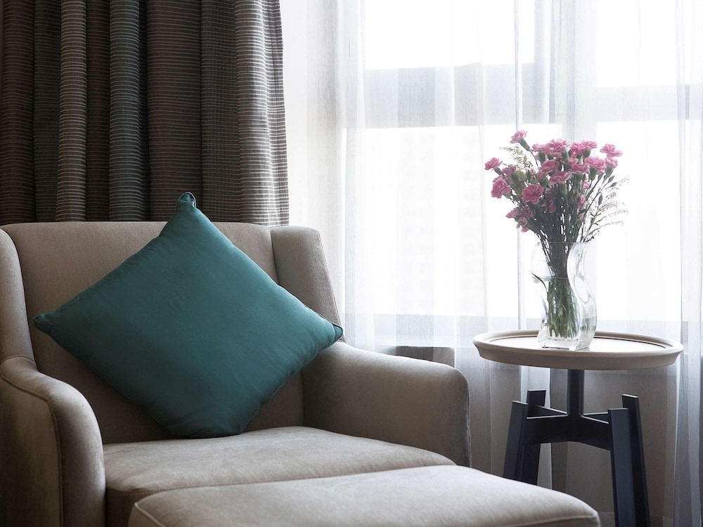 Deluxe Suite, 1 King Bed, Club Lounge Access