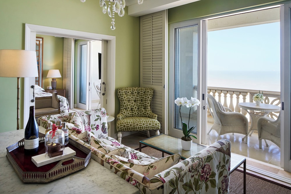 Luxury Sea Facing Suite - Photo 8