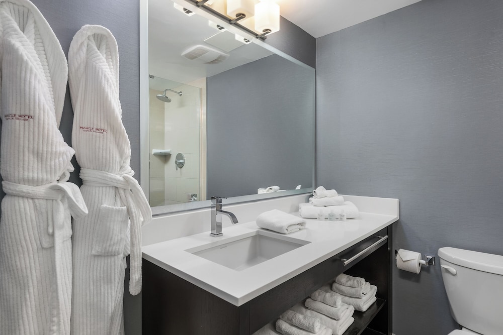 Premium Studio, 2 Queen Beds, Balcony, Mountain View - No Pets Allowed