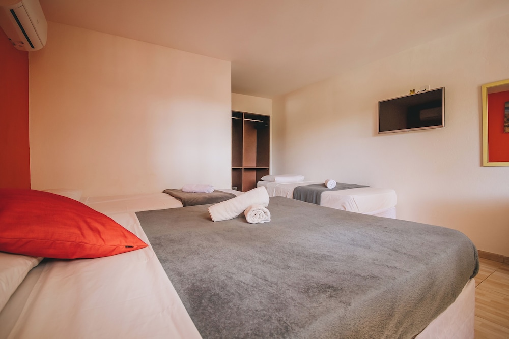 Economy Quadruple Room photo 2