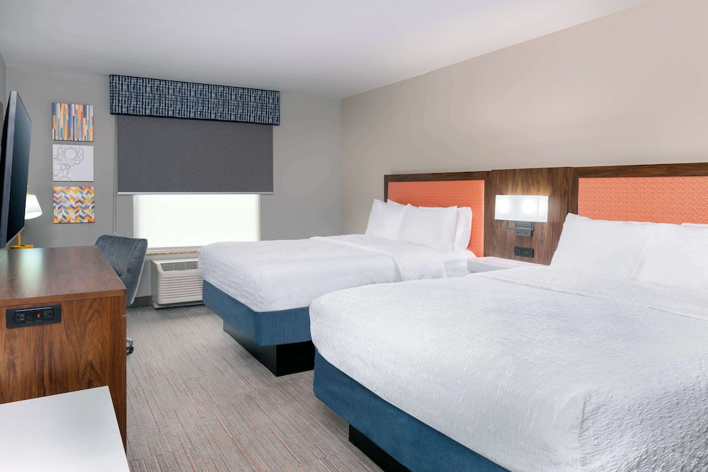 Two Queen Beds, Non-Smoking - Photo 2