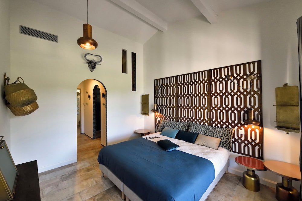 Romantic Room, 1 King Bed photo 3