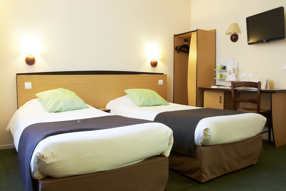 Standard Room, 3 Twin Beds - Photo 4