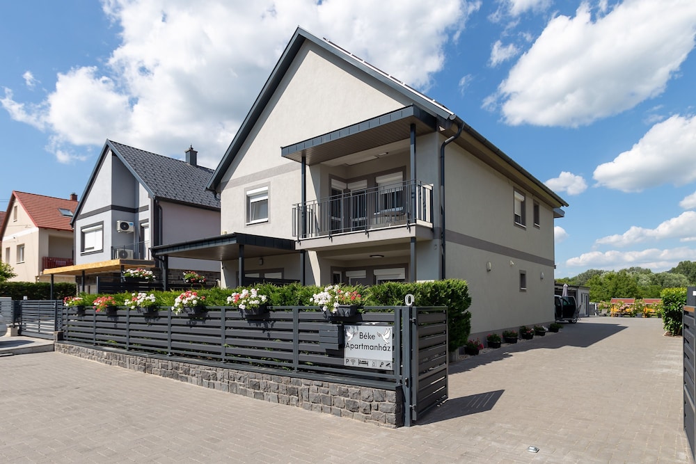Villa photo 2
