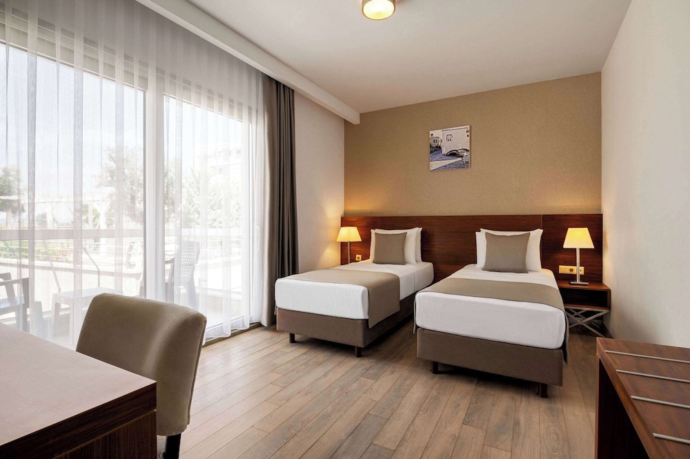 Standard Room, Multiple Beds photo 1