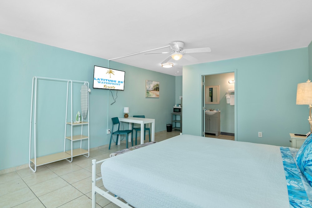Deluxe Studio, 1 King Bed, Accessible, Garden View photo 2