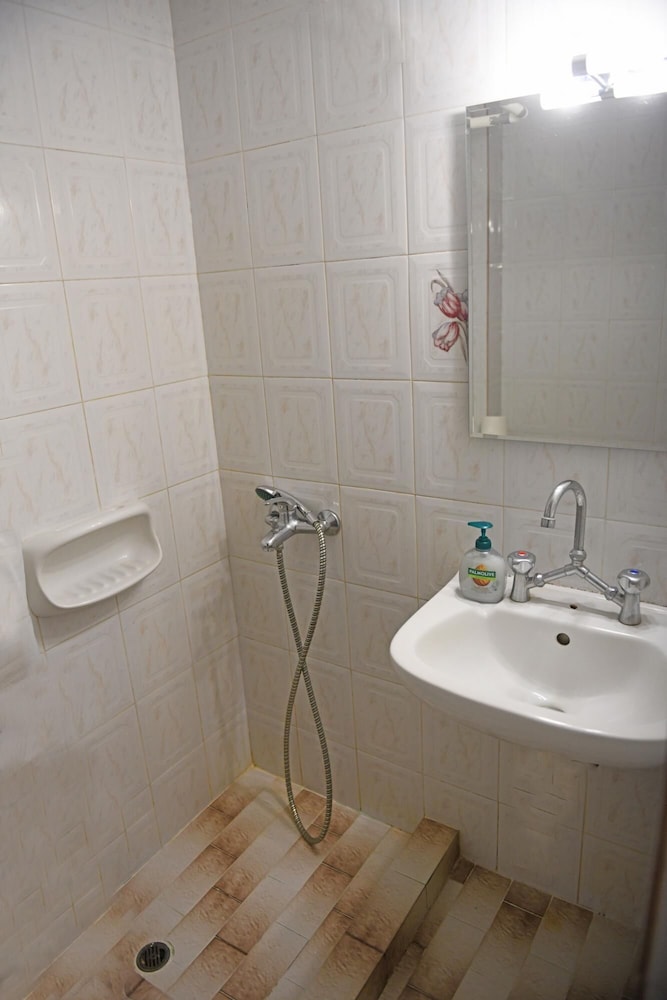 Apartment, Smoking photo 3
