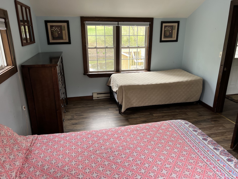 Family Cabin, 1 Bedroom, Refrigerator & Microwave, Lakeside photo 3