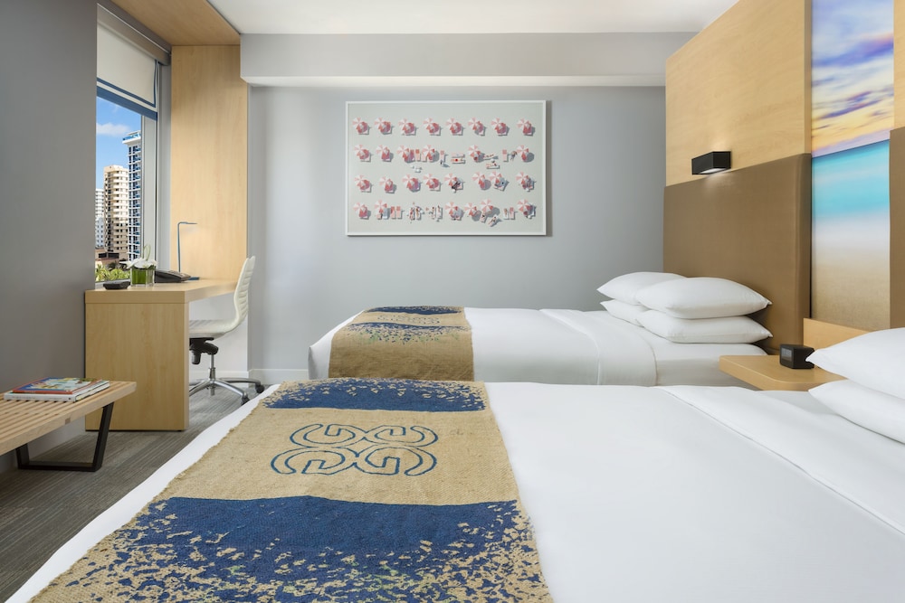 Room, 2 Queen Beds, Accessible (Roll-In Shower) thumbnail 5