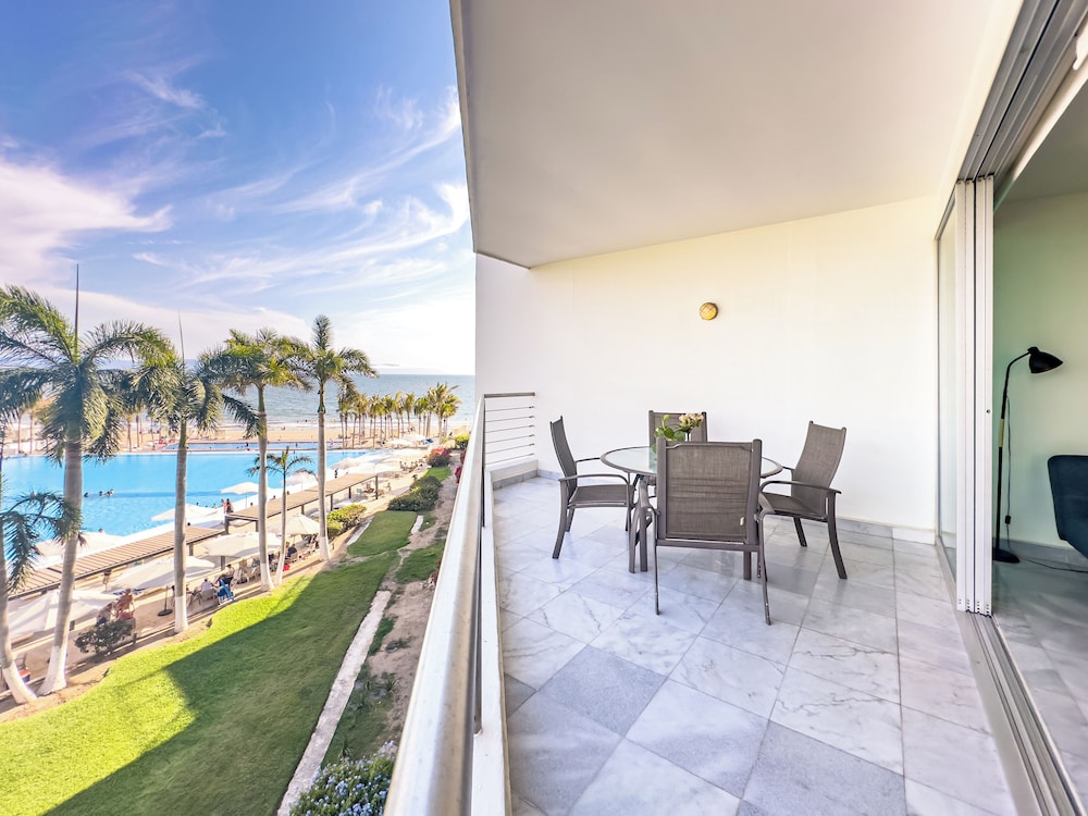 Exclusive Apartment, 2 Bedrooms, Balcony, Beach View photo 1